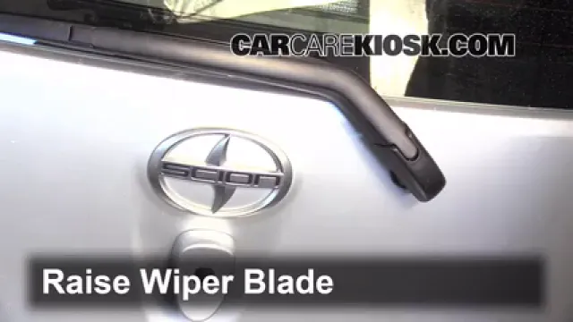 2012 Scion iQ 1.3L 4 Cyl. Balais essuie-glace arrière Changer les balais des essuie-glace